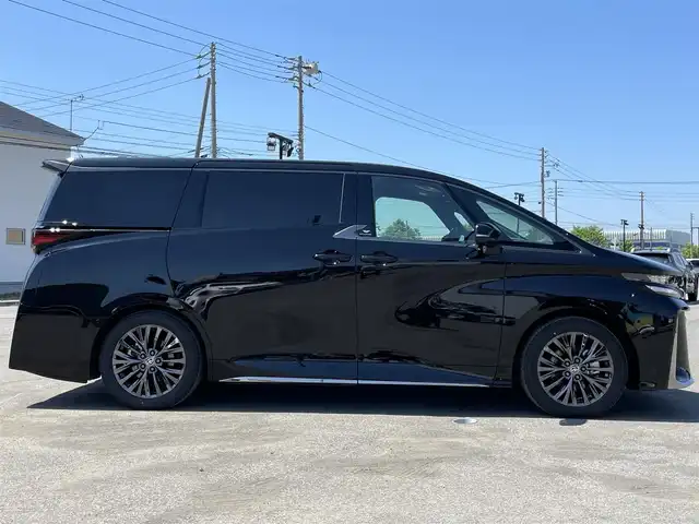 トヨタ ヴェルファイア ハイブリット Z プレミア 道央・札幌 2024(令6)年 0.5万km ブラック ４ＷＤ/ワンオーナー/ガラスルーフ/１４インチディスプレイオーディオ/Ｂｌｕｅｔｏｏｔｈ／Ｍｉｒａｃａｓｔ/バックカメラ/フリップダウンモニター/パノラミックビューモニター/デジタルインナーミラー/コンビステアリング/ステアリングヒーター/電動ステアリングチルト/レザーシート/全席パワーシート/運転席シートメモリ/全席シートヒーター／エアシート/２列目オットマン/純正カーテン/サイドシェード/ユニバーサルステップ/プリクラッシュセーフティ/パーキングサポートブレーキ/レーンディパーチャーアラート/リアカメラディクション/ブラインドスポットモニタリング/プロアクティブドライビングアシスト/リアクロストラフィックアラート/ドライバーモニター/ヘッドアップディスプレイ/ロードサインアシスト/オートライト／オートハイビームアシスト/ＬＥＤ/フォグランプ／リアフォグランプ/シーケンシャルウィンカー/レインセンサー/両側パワースライドドア/ＡＣ１００Ｖ/パワーバックドア/オート電動格納ミラー/自動駐車支援システム