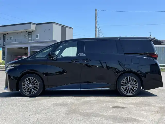 トヨタ ヴェルファイア ハイブリット Z プレミア 道央・札幌 2024(令6)年 0.5万km ブラック ４ＷＤ/ワンオーナー/ガラスルーフ/１４インチディスプレイオーディオ/Ｂｌｕｅｔｏｏｔｈ／Ｍｉｒａｃａｓｔ/バックカメラ/フリップダウンモニター/パノラミックビューモニター/デジタルインナーミラー/コンビステアリング/ステアリングヒーター/電動ステアリングチルト/レザーシート/全席パワーシート/運転席シートメモリ/全席シートヒーター／エアシート/２列目オットマン/純正カーテン/サイドシェード/ユニバーサルステップ/プリクラッシュセーフティ/パーキングサポートブレーキ/レーンディパーチャーアラート/リアカメラディクション/ブラインドスポットモニタリング/プロアクティブドライビングアシスト/リアクロストラフィックアラート/ドライバーモニター/ヘッドアップディスプレイ/ロードサインアシスト/オートライト／オートハイビームアシスト/ＬＥＤ/フォグランプ／リアフォグランプ/シーケンシャルウィンカー/レインセンサー/両側パワースライドドア/ＡＣ１００Ｖ/パワーバックドア/オート電動格納ミラー/自動駐車支援システム