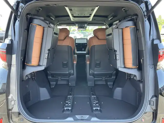 トヨタ ヴェルファイア ハイブリット Z プレミア 道央・札幌 2024(令6)年 0.5万km ブラック ４ＷＤ/ワンオーナー/ガラスルーフ/１４インチディスプレイオーディオ/Ｂｌｕｅｔｏｏｔｈ／Ｍｉｒａｃａｓｔ/バックカメラ/フリップダウンモニター/パノラミックビューモニター/デジタルインナーミラー/コンビステアリング/ステアリングヒーター/電動ステアリングチルト/レザーシート/全席パワーシート/運転席シートメモリ/全席シートヒーター／エアシート/２列目オットマン/純正カーテン/サイドシェード/ユニバーサルステップ/プリクラッシュセーフティ/パーキングサポートブレーキ/レーンディパーチャーアラート/リアカメラディクション/ブラインドスポットモニタリング/プロアクティブドライビングアシスト/リアクロストラフィックアラート/ドライバーモニター/ヘッドアップディスプレイ/ロードサインアシスト/オートライト／オートハイビームアシスト/ＬＥＤ/フォグランプ／リアフォグランプ/シーケンシャルウィンカー/レインセンサー/両側パワースライドドア/ＡＣ１００Ｖ/パワーバックドア/オート電動格納ミラー/自動駐車支援システム