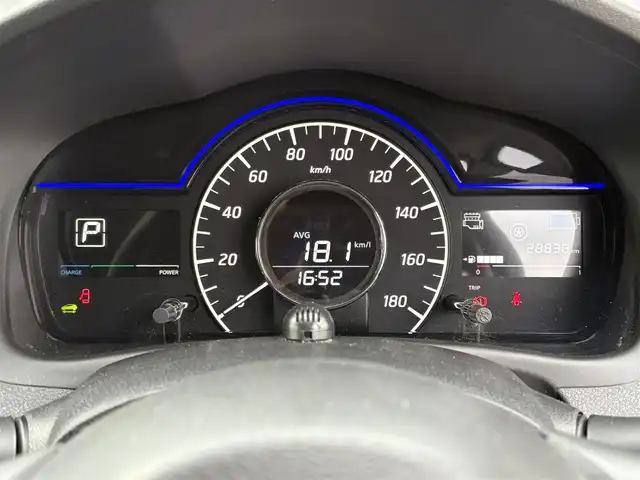 日産 ノート e－パワー X Vセレクション 大分県 2015(平27)年 2.9万km ブリリアントシルバー ・純正ナビ(CD/DVD/BT/SD)/・フルセグテレビ/・アラウンドビューモニター/・エマージェンシーブレーキ/・コーナーセンサー/・ETC/・デジタルインナーミラー/・スマートキー/・プッシュスタート/・オートライト/・フロアマット