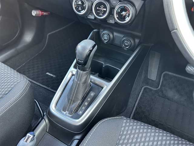 スズキ スイフト HYBRID RS 三重県 2019(平31)年 3.6万km スーパーブラックパール 登録時35/157km/ワンオーナー/社外ナビ（ＦＭ／ＡＭ／ＴＶフルセグ／Ｂｌｕｅｔｏｏｔｈ）/ＥＴＣ/ドライブレコーダー/バックカメラ/アラウンドビューモニター/レーダークルーズコントロール/パドルシフト/ヒートシーター/純正フロアマット/レーンキープアシスト/AUTOライト/フォグランプ/盗難防止装置/電格ミラー/ハンズフリー/プッシュスタート