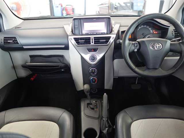 トヨタ ｉＱ 130G → ゴー レザーパック 静岡県 2010(平22)年 7.7万km グレイッシュブルーメタリック モデリスタエアロ　フロント/社外7インチSDナビ/　CD/USB/AM.FM/ワンセグTV/ブラック革／グレーファブリックコンビシート/カーテンエアバック/フロントフォグランプ/オートライト/HIDヘッドライト/純正16インチアルミホイル/純正フロアマット/純正ドアバイザー/取扱説明書/保証書