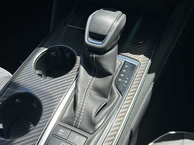 トヨタ クラウン ハイブリッド RS アドバンス 沖縄県 2018(平30)年 4.4万km ホワイトパールクリスタルシャイン 純正ナビ/（ＡＭ／ＦＭ／ＣＤ／ＢＴ）　/フルセグＴＶ　/バックモニター　/衝突軽減システム　/純正１８インチＡＷ　/オートマチックハイビーム　/ドラレコ　/ＥＴＣ　/パワーシート　/スマートキー　/クルコン　/ＵＳＢ入力端子/LEDヘッドライト/オートライト/プッシュスタート/スペアキー