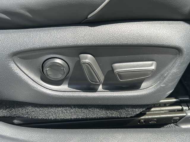 トヨタ クラウン ハイブリッド RS アドバンス 沖縄県 2018(平30)年 4.4万km ホワイトパールクリスタルシャイン 純正ナビ/（ＡＭ／ＦＭ／ＣＤ／ＢＴ）　/フルセグＴＶ　/バックモニター　/衝突軽減システム　/純正１８インチＡＷ　/オートマチックハイビーム　/ドラレコ　/ＥＴＣ　/パワーシート　/スマートキー　/クルコン　/ＵＳＢ入力端子/LEDヘッドライト/オートライト/プッシュスタート/スペアキー