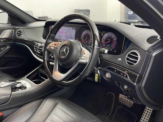 メルセデス・ベンツ Ｓ４５０ エクスクルーシブ AMGライン 兵庫県 2018(平30)年 9.6万km セレナイトグレー ・ベーシックパッケージ/パノラミックスライディングルーフ/クロージングサポーター/イルミネーテッドステップカバー/前席シートベンチレーター/後席シートヒーター/エアバランスパッケージ/・レザーエクスクルーシブパッケージ/Burmesterサラウンドシステム/ナッパレザーシート/前席リラクゼーション機能/前席シートヒーター・プラス/マルチコントロールシートバック/ドライビングダイナミックシート/・AMGラインプラス/AMGスタイリングパッケージ/ロゴ付きブレーキキャリパー/ドリルベンチレーテッドディスク/本革巻きウッドステアリング/ヘッドアップディスプレイ/ステンレスペダル/ブラックハイグロスポプラウッドインテリアトリム/・レーダーセーフティパッケージ/アクティブディスタンスアシスト・ディストロニック/アクティブステアリングアシスト/アクティブレーンチェンジングアシスト/アクティブエマージェンシーストップアシスト/アクティブブレーキアシスト/アクティブブラインドスポットアシスト/アクティブレーンキーピングアシスト/トラフィックサインアシスト/・純正ナビ/・３６０°カメラシステム/・置くだけ充電/・ETC
