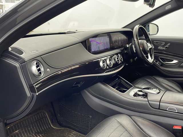 メルセデス・ベンツ Ｓ４５０ エクスクルーシブ AMGライン 兵庫県 2018(平30)年 9.6万km セレナイトグレー ・ベーシックパッケージ/パノラミックスライディングルーフ/クロージングサポーター/イルミネーテッドステップカバー/前席シートベンチレーター/後席シートヒーター/エアバランスパッケージ/・レザーエクスクルーシブパッケージ/Burmesterサラウンドシステム/ナッパレザーシート/前席リラクゼーション機能/前席シートヒーター・プラス/マルチコントロールシートバック/ドライビングダイナミックシート/・AMGラインプラス/AMGスタイリングパッケージ/ロゴ付きブレーキキャリパー/ドリルベンチレーテッドディスク/本革巻きウッドステアリング/ヘッドアップディスプレイ/ステンレスペダル/ブラックハイグロスポプラウッドインテリアトリム/・レーダーセーフティパッケージ/アクティブディスタンスアシスト・ディストロニック/アクティブステアリングアシスト/アクティブレーンチェンジングアシスト/アクティブエマージェンシーストップアシスト/アクティブブレーキアシスト/アクティブブラインドスポットアシスト/アクティブレーンキーピングアシスト/トラフィックサインアシスト/・純正ナビ/・３６０°カメラシステム/・置くだけ充電/・ETC