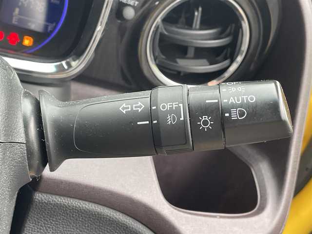 ホンダ Ｎ ＯＮＥ プレミアム ツアラー Lパッケージ 滋賀県 2013(平25)年 6.5万km 黄Ⅱ 純正ディスプレイオーディオ/・Bluetooth/・CD/・USB/バックカメラ/クルーズコントロール/MTモード付AT/オートライト/ETC/プッシュスタート/スマートキー/ステアリングリモコン/オートエアコン/横滑り防止機能