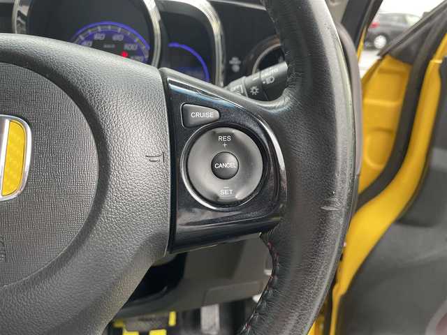 ホンダ Ｎ ＯＮＥ プレミアム ツアラー Lパッケージ 滋賀県 2013(平25)年 6.5万km 黄Ⅱ 純正ディスプレイオーディオ/・Bluetooth/・CD/・USB/バックカメラ/クルーズコントロール/MTモード付AT/オートライト/ETC/プッシュスタート/スマートキー/ステアリングリモコン/オートエアコン/横滑り防止機能