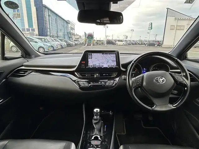 トヨタ Ｃ－ＨＲ G モード ネロ 熊本県 2019(平31)年 5.3万km 黒 純正ナビ/・AM/FM/CD/DVD/BT/SD/・フルセグTV/バックカメラ/トヨタセーフティセンス/・プリクラッシュセーフティ/・レーンディパーチャーアラート/・ブラインドスポットモニター/・クリアランスソナー/・オートハイビーム/・レーダークルーズコントロール/LEDヘッドライト/フォグランプ/革巻きステアリング/ステアリングスイッチ/ハーフレザーシート/前席シートヒーター/電動パーキングブレーキ/オートホールドブレーキ/ETC/純正フロアマット/純正アルミホイール/ドアバイザー/電動格納ミラー/ウインカーミラー