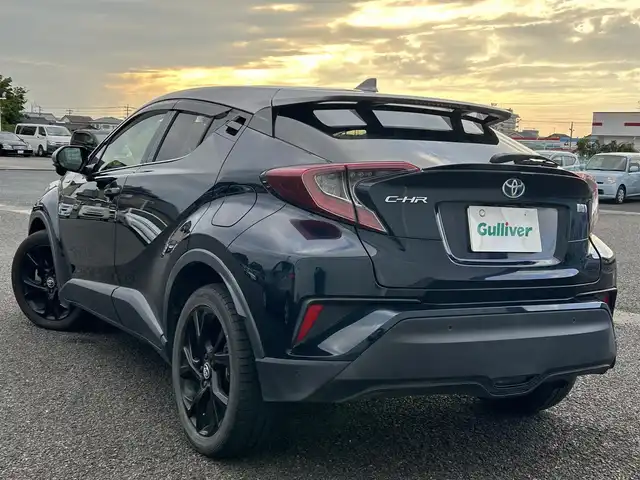 トヨタ Ｃ－ＨＲ G モード ネロ 熊本県 2019(平31)年 5.3万km 黒 純正ナビ/・AM/FM/CD/DVD/BT/SD/・フルセグTV/バックカメラ/トヨタセーフティセンス/・プリクラッシュセーフティ/・レーンディパーチャーアラート/・ブラインドスポットモニター/・クリアランスソナー/・オートハイビーム/・レーダークルーズコントロール/LEDヘッドライト/フォグランプ/革巻きステアリング/ステアリングスイッチ/ハーフレザーシート/前席シートヒーター/電動パーキングブレーキ/オートホールドブレーキ/ETC/純正フロアマット/純正アルミホイール/ドアバイザー/電動格納ミラー/ウインカーミラー