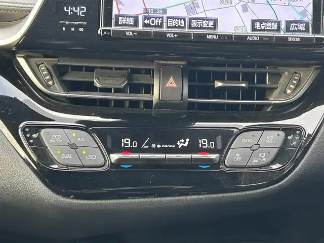 トヨタ Ｃ－ＨＲ G モード ネロ 熊本県 2019(平31)年 5.3万km 黒 純正ナビ/・AM/FM/CD/DVD/BT/SD/・フルセグTV/バックカメラ/トヨタセーフティセンス/・プリクラッシュセーフティ/・レーンディパーチャーアラート/・ブラインドスポットモニター/・クリアランスソナー/・オートハイビーム/・レーダークルーズコントロール/LEDヘッドライト/フォグランプ/革巻きステアリング/ステアリングスイッチ/ハーフレザーシート/前席シートヒーター/電動パーキングブレーキ/オートホールドブレーキ/ETC/純正フロアマット/純正アルミホイール/ドアバイザー/電動格納ミラー/ウインカーミラー