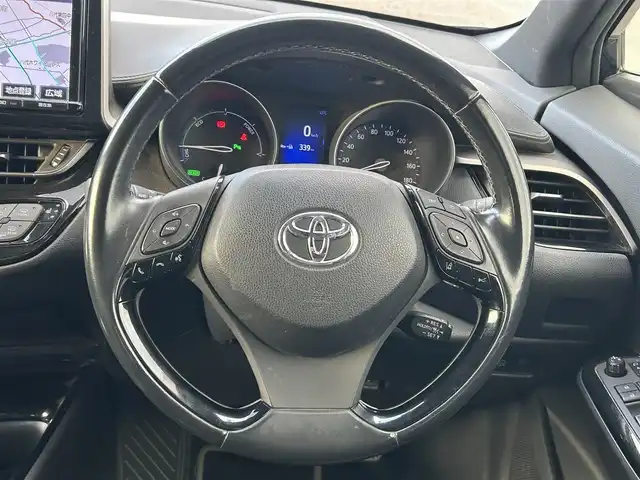 トヨタ Ｃ－ＨＲ G モード ネロ 熊本県 2019(平31)年 5.3万km 黒 純正ナビ/・AM/FM/CD/DVD/BT/SD/・フルセグTV/バックカメラ/トヨタセーフティセンス/・プリクラッシュセーフティ/・レーンディパーチャーアラート/・ブラインドスポットモニター/・クリアランスソナー/・オートハイビーム/・レーダークルーズコントロール/LEDヘッドライト/フォグランプ/革巻きステアリング/ステアリングスイッチ/ハーフレザーシート/前席シートヒーター/電動パーキングブレーキ/オートホールドブレーキ/ETC/純正フロアマット/純正アルミホイール/ドアバイザー/電動格納ミラー/ウインカーミラー