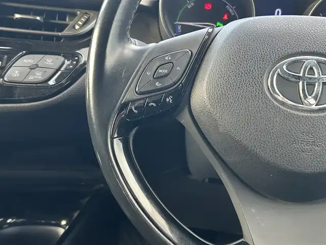 トヨタ Ｃ－ＨＲ G モード ネロ 熊本県 2019(平31)年 5.3万km 黒 純正ナビ/・AM/FM/CD/DVD/BT/SD/・フルセグTV/バックカメラ/トヨタセーフティセンス/・プリクラッシュセーフティ/・レーンディパーチャーアラート/・ブラインドスポットモニター/・クリアランスソナー/・オートハイビーム/・レーダークルーズコントロール/LEDヘッドライト/フォグランプ/革巻きステアリング/ステアリングスイッチ/ハーフレザーシート/前席シートヒーター/電動パーキングブレーキ/オートホールドブレーキ/ETC/純正フロアマット/純正アルミホイール/ドアバイザー/電動格納ミラー/ウインカーミラー