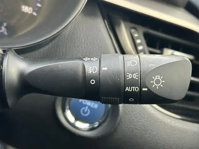 トヨタ Ｃ－ＨＲ G モード ネロ 熊本県 2019(平31)年 5.3万km 黒 純正ナビ/・AM/FM/CD/DVD/BT/SD/・フルセグTV/バックカメラ/トヨタセーフティセンス/・プリクラッシュセーフティ/・レーンディパーチャーアラート/・ブラインドスポットモニター/・クリアランスソナー/・オートハイビーム/・レーダークルーズコントロール/LEDヘッドライト/フォグランプ/革巻きステアリング/ステアリングスイッチ/ハーフレザーシート/前席シートヒーター/電動パーキングブレーキ/オートホールドブレーキ/ETC/純正フロアマット/純正アルミホイール/ドアバイザー/電動格納ミラー/ウインカーミラー