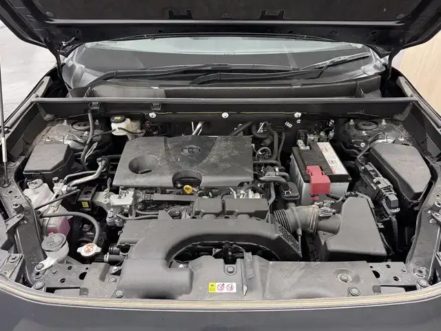 トヨタ ＲＡＶ４ G Zパッケージ 三重県 2020(令2)年 3.1万km アティチュードブラックマイカ ガソリン/4WD/MTモード付インパネCVT/純正 9インチ ディスプレイオーディオ/（AM/FM/USB/iPod/Bluetooth/HDMI（ナビ画面表示注意）/Miracast/フルセグTV/CarPlay/AndroidAuto）/【OP】パノラミックビューモニター（シースルービュー機能付）/ドライブレコーダー 前後/ビルトイン ETC/Toyota Safety Sense/・プリクラッシュセーフティ［PCS］/・レーントレーシングアシスト［LTA］/・レーダークルーズ/・オートハイビーム［AHB］/・インテリジェント クリアランスソナー（パーキングサポートブレーキ（静止物））/・【OP】リヤクロストライフィックオートブレーキ（PKSB（後方接近車両））＋ブラインドスポットモニター［BSM］/装備/・【OP】ハンズフリーパワーバックドア/・デジタルインナーミラー/・専用合皮シート（ブラック）/・パワーシート（D8way）/・左右独立オートエアコン/・アクセサリーコンセント（ラゲージ・AC100V/100W）/・オートライト/・LEDヘッドランプ/・フロントフォグランプ/・ステアリングスイッチ/・純正19inAW/・保/取/マルチ取/・スマートキーx2/など