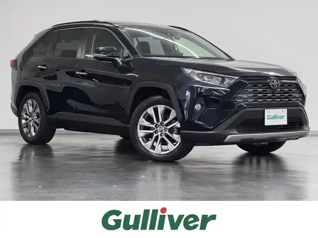 トヨタ ＲＡＶ４ G Zパッケージ 三重県 2020(令2)年 3.1万km アティチュードブラックマイカ ガソリン/4WD/MTモード付インパネCVT/純正 9インチ ディスプレイオーディオ/（AM/FM/USB/iPod/Bluetooth/HDMI（ナビ画面表示注意）/Miracast/フルセグTV/CarPlay/AndroidAuto）/【OP】パノラミックビューモニター（シースルービュー機能付）/ドライブレコーダー 前後/ビルトイン ETC/Toyota Safety Sense/・プリクラッシュセーフティ［PCS］/・レーントレーシングアシスト［LTA］/・レーダークルーズ/・オートハイビーム［AHB］/・インテリジェント クリアランスソナー（パーキングサポートブレーキ（静止物））/・【OP】リヤクロストライフィックオートブレーキ（PKSB（後方接近車両））＋ブラインドスポットモニター［BSM］/装備/・【OP】ハンズフリーパワーバックドア/・デジタルインナーミラー/・専用合皮シート（ブラック）/・パワーシート（D8way）/・左右独立オートエアコン/・アクセサリーコンセント（ラゲージ・AC100V/100W）/・オートライト/・LEDヘッドランプ/・フロントフォグランプ/・ステアリングスイッチ/・純正19inAW/・保/取/マルチ取/・スマートキーx2/など