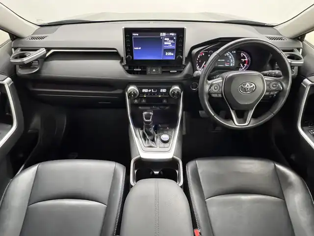 トヨタ ＲＡＶ４ G Zパッケージ 三重県 2020(令2)年 3.1万km アティチュードブラックマイカ ガソリン/4WD/MTモード付インパネCVT/純正 9インチ ディスプレイオーディオ/（AM/FM/USB/iPod/Bluetooth/HDMI（ナビ画面表示注意）/Miracast/フルセグTV/CarPlay/AndroidAuto）/【OP】パノラミックビューモニター（シースルービュー機能付）/ドライブレコーダー 前後/ビルトイン ETC/Toyota Safety Sense/・プリクラッシュセーフティ［PCS］/・レーントレーシングアシスト［LTA］/・レーダークルーズ/・オートハイビーム［AHB］/・インテリジェント クリアランスソナー（パーキングサポートブレーキ（静止物））/・【OP】リヤクロストライフィックオートブレーキ（PKSB（後方接近車両））＋ブラインドスポットモニター［BSM］/装備/・【OP】ハンズフリーパワーバックドア/・デジタルインナーミラー/・専用合皮シート（ブラック）/・パワーシート（D8way）/・左右独立オートエアコン/・アクセサリーコンセント（ラゲージ・AC100V/100W）/・オートライト/・LEDヘッドランプ/・フロントフォグランプ/・ステアリングスイッチ/・純正19inAW/・保/取/マルチ取/・スマートキーx2/など