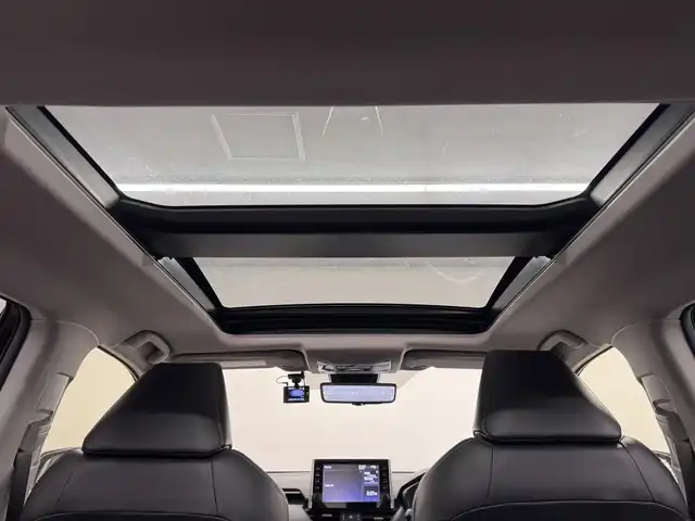 トヨタ ＲＡＶ４ G Zパッケージ 三重県 2020(令2)年 3.1万km アティチュードブラックマイカ ガソリン/4WD/MTモード付インパネCVT/純正 9インチ ディスプレイオーディオ/（AM/FM/USB/iPod/Bluetooth/HDMI（ナビ画面表示注意）/Miracast/フルセグTV/CarPlay/AndroidAuto）/【OP】パノラミックビューモニター（シースルービュー機能付）/ドライブレコーダー 前後/ビルトイン ETC/Toyota Safety Sense/・プリクラッシュセーフティ［PCS］/・レーントレーシングアシスト［LTA］/・レーダークルーズ/・オートハイビーム［AHB］/・インテリジェント クリアランスソナー（パーキングサポートブレーキ（静止物））/・【OP】リヤクロストライフィックオートブレーキ（PKSB（後方接近車両））＋ブラインドスポットモニター［BSM］/装備/・【OP】ハンズフリーパワーバックドア/・デジタルインナーミラー/・専用合皮シート（ブラック）/・パワーシート（D8way）/・左右独立オートエアコン/・アクセサリーコンセント（ラゲージ・AC100V/100W）/・オートライト/・LEDヘッドランプ/・フロントフォグランプ/・ステアリングスイッチ/・純正19inAW/・保/取/マルチ取/・スマートキーx2/など
