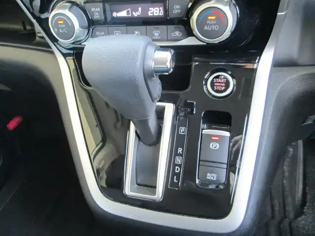 日産 セレナ ハイウェイスターVセレクションⅡ 千葉県 2019(平31)年 5.8万km ブリリアントホワイトパール ワンオーナー/純正9型SDナビ、フルセグTV/アラウンドビューモニター/純正オーディオ【BD/DVD/CD/BT/SD/USB】/両側パワースライドドア/ハンズフリーオートスライドドア/プロパイロット/エマージェンシーブレーキ/LEDヘッドライト&ハロゲンフォグ/レーダークルーズコントロール/LDP（車線逸脱防止支援システム）/オートブレーキホールド/デジタルインナーミラー/インテリジェントパーキングアシスト/前後コーナーセンサー/純正前方ドライブレコーダー/ビルトインETC/スペアキー/取扱説明書/新車時保証書