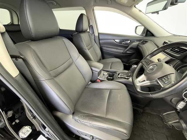 日産 エクストレイル 20Xi Vセレクション 群馬県 2021(令3)年 5.4万km ダイヤモンドブラック プロパイロット　純正９インチナビ　アラウンドビューモニター　パワーバックドア　ＬＥＤライト　シートヒーター　純正１８インチアルミホイール　ルーフレール　オートブレーキホールド　デジタルミラー　禁煙車