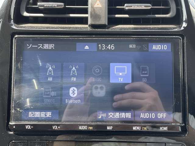 トヨタ プリウス A 群馬県 2021(令3)年 2.7万km プラチナホワイトパールマイカ 純正SDナビ/　(AM/FM/CD/DVD/SD/TV/BT)/パノラミックビューモニター/トヨタセーフティーセンス/レーントレーシングアシスト/プリクラッシュセーフティー/クリアランスソナー/パーキングサポートブレーキ/ブラインドスポットモニター/パーキングアシスト/後退時車両検知警報/ロードサインアシスト/先行車発進お知らせ機能/ヘッドアップディスプレイ/横滑り防止機能/ETC/前後ドライブレコーダー/AUTOライト/AUTOハイビーム/純正フロアマット/純正ドアバイザー/ステアリングリモコン/AC100/取扱説明書