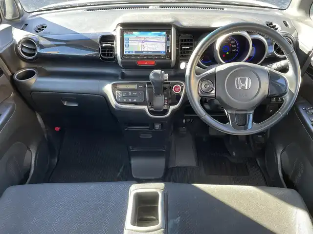 ホンダ Ｎ ＢＯＸ カスタム G SSパッケージ 千葉県 2013(平25)年 5.9万km プレミアムホワイトパール 純正ナビ（VXM-142VFi）/FM.AM / CD.DVD / BT / SD / ワンセグTV/プッシュスタート/スマートキー/バックカメラ/両側パワースライドドア/ステアリングリモコン/ドライブレコーダー/ETC/電格ミラー/ウィンカーミラー/オートライト/HIDヘッドライト/フォグランプ/フロアマット/ドアバイザー/スペアキー/保証書/取扱説明書