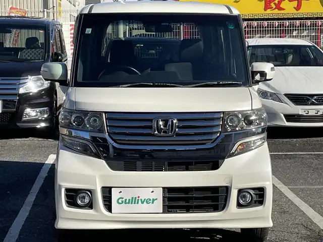 ホンダ Ｎ ＢＯＸ カスタム G SSパッケージ 千葉県 2013(平25)年 5.9万km プレミアムホワイトパール 純正ナビ（VXM-142VFi）/FM.AM / CD.DVD / BT / SD / ワンセグTV/プッシュスタート/スマートキー/バックカメラ/両側パワースライドドア/ステアリングリモコン/ドライブレコーダー/ETC/電格ミラー/ウィンカーミラー/オートライト/HIDヘッドライト/フォグランプ/フロアマット/ドアバイザー/スペアキー/保証書/取扱説明書