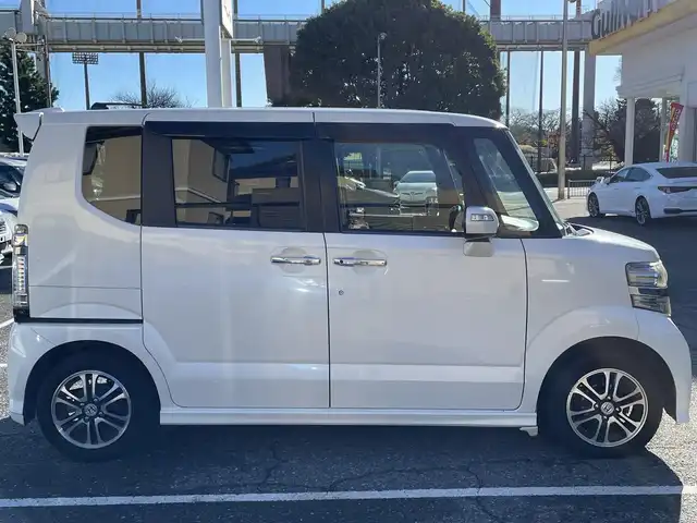ホンダ Ｎ ＢＯＸ カスタム G SSパッケージ 千葉県 2013(平25)年 5.9万km プレミアムホワイトパール 純正ナビ（VXM-142VFi）/FM.AM / CD.DVD / BT / SD / ワンセグTV/プッシュスタート/スマートキー/バックカメラ/両側パワースライドドア/ステアリングリモコン/ドライブレコーダー/ETC/電格ミラー/ウィンカーミラー/オートライト/HIDヘッドライト/フォグランプ/フロアマット/ドアバイザー/スペアキー/保証書/取扱説明書