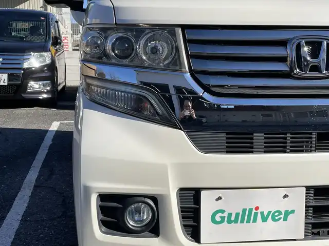 ホンダ Ｎ ＢＯＸ カスタム G SSパッケージ 千葉県 2013(平25)年 5.9万km プレミアムホワイトパール 純正ナビ（VXM-142VFi）/FM.AM / CD.DVD / BT / SD / ワンセグTV/プッシュスタート/スマートキー/バックカメラ/両側パワースライドドア/ステアリングリモコン/ドライブレコーダー/ETC/電格ミラー/ウィンカーミラー/オートライト/HIDヘッドライト/フォグランプ/フロアマット/ドアバイザー/スペアキー/保証書/取扱説明書