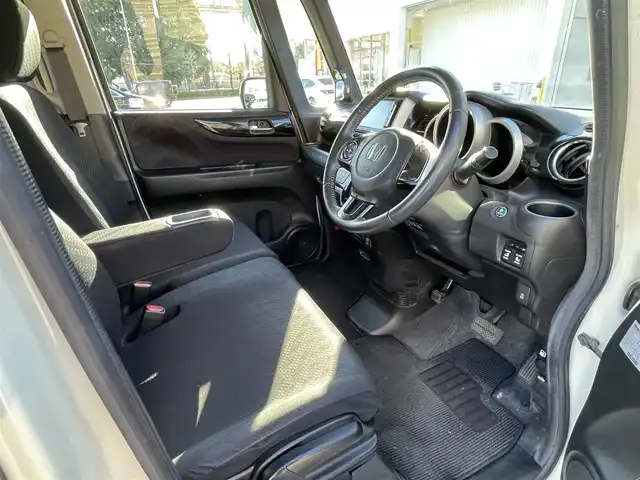 ホンダ Ｎ ＢＯＸ カスタム G SSパッケージ 千葉県 2013(平25)年 5.9万km プレミアムホワイトパール 純正ナビ（VXM-142VFi）/FM.AM / CD.DVD / BT / SD / ワンセグTV/プッシュスタート/スマートキー/バックカメラ/両側パワースライドドア/ステアリングリモコン/ドライブレコーダー/ETC/電格ミラー/ウィンカーミラー/オートライト/HIDヘッドライト/フォグランプ/フロアマット/ドアバイザー/スペアキー/保証書/取扱説明書