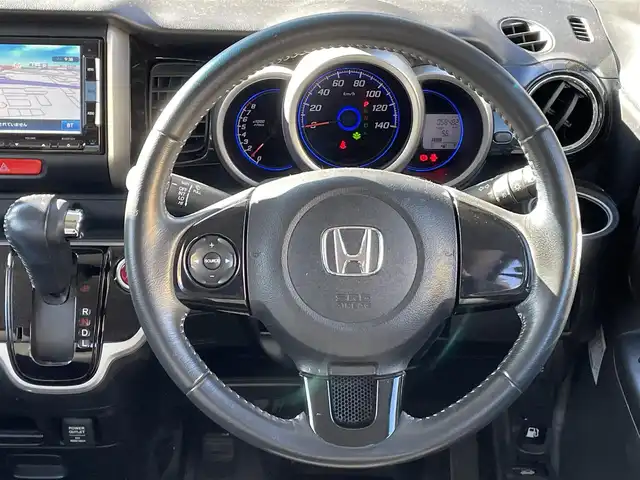 ホンダ Ｎ ＢＯＸ カスタム G SSパッケージ 千葉県 2013(平25)年 5.9万km プレミアムホワイトパール 純正ナビ（VXM-142VFi）/FM.AM / CD.DVD / BT / SD / ワンセグTV/プッシュスタート/スマートキー/バックカメラ/両側パワースライドドア/ステアリングリモコン/ドライブレコーダー/ETC/電格ミラー/ウィンカーミラー/オートライト/HIDヘッドライト/フォグランプ/フロアマット/ドアバイザー/スペアキー/保証書/取扱説明書