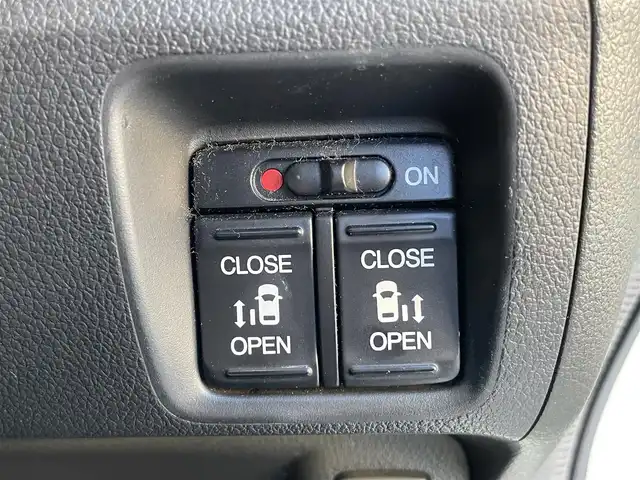 ホンダ Ｎ ＢＯＸ カスタム G SSパッケージ 千葉県 2013(平25)年 5.9万km プレミアムホワイトパール 純正ナビ（VXM-142VFi）/FM.AM / CD.DVD / BT / SD / ワンセグTV/プッシュスタート/スマートキー/バックカメラ/両側パワースライドドア/ステアリングリモコン/ドライブレコーダー/ETC/電格ミラー/ウィンカーミラー/オートライト/HIDヘッドライト/フォグランプ/フロアマット/ドアバイザー/スペアキー/保証書/取扱説明書