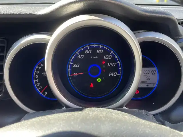 ホンダ Ｎ ＢＯＸ カスタム G SSパッケージ 千葉県 2013(平25)年 5.9万km プレミアムホワイトパール 純正ナビ（VXM-142VFi）/FM.AM / CD.DVD / BT / SD / ワンセグTV/プッシュスタート/スマートキー/バックカメラ/両側パワースライドドア/ステアリングリモコン/ドライブレコーダー/ETC/電格ミラー/ウィンカーミラー/オートライト/HIDヘッドライト/フォグランプ/フロアマット/ドアバイザー/スペアキー/保証書/取扱説明書