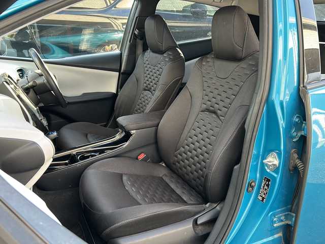 トヨタ プリウス ＰＨＶ S 岩手県 2018(平30)年 10.4万km スピリテッドアクアメタリック 純正ナビ　/バックカメラ　/前席シートヒーター/充電ケーブル有　/ビルトインＥＴＣ　/純正ドライブレコーダー /フルセグTV /TVキャンセラー付き/衝突軽減装置 /ステアリングヒーター /オートライト/オートハイビーム/ナビステアリングスイッチ /フロントワイパーデアイサー/横滑り防止装置/スマートキー×2/保証書　取説　ナビ取説