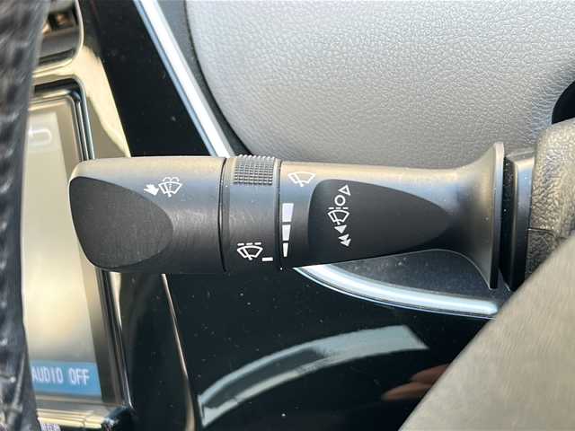 トヨタ プリウス ＰＨＶ S 岩手県 2018(平30)年 10.4万km スピリテッドアクアメタリック 純正ナビ　/バックカメラ　/前席シートヒーター/充電ケーブル有　/ビルトインＥＴＣ　/純正ドライブレコーダー /フルセグTV /TVキャンセラー付き/衝突軽減装置 /ステアリングヒーター /オートライト/オートハイビーム/ナビステアリングスイッチ /フロントワイパーデアイサー/横滑り防止装置/スマートキー×2/保証書　取説　ナビ取説