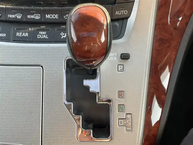 トヨタ ヴェルファイア 3．5Z プラチナセレクション 滋賀県 2010(平22)年 5万km ホワイトパールクリスタルシャイン サンルーフ/純正HDDナビ/(フルセグTV CD DVD Bluetooth)/バックカメラ/ALPINE製リヤモニター/両側パワースライドドア/クルーズコントロール/ウッドコンビステアリング/ステアリングリモコン/プッシュスタート/スマートキー×２/ドライブレコーダー/ETC/電動格納ミラー/ウインカーミラー/ドアバイザー/純正フロアマット