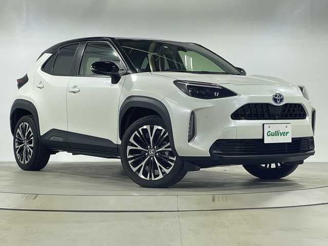 トヨタ ヤリスクロス ハイブリッド Z 神奈川県 2021(令3)年 1.1万km ブラックマイカ/ホワイトパールクリスタルシャイン 2トーン 純正8インチナビ/パノラマビューモニター/トヨタセーフティセンス/ワンオーナー/ETC2.0 /LEDライト/シートヒーター/パワーシート/ドライブレコーダー/追従クルーズコントロール/純正18インチAW/スマートキー/純正フロアマット/ステアリングスイッチ/プッシュスタート/パワーバックドア/オートライト/オートマチックハイビーム/ルーフレール/取扱説明書/保証書/電格格納ミラー/電動パーキングブレーキ/ブレーキオートホールド/プリクラッシュセーフティ/レーンディバーチャーアラート/レーントレーシングアシスト