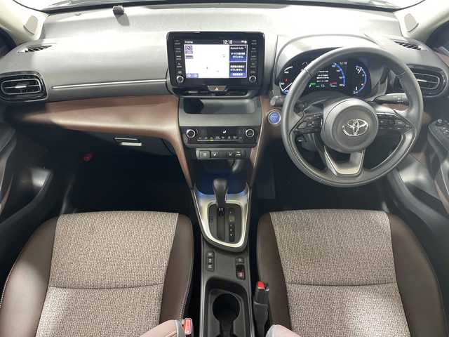 トヨタ ヤリスクロス ハイブリッド Z 神奈川県 2021(令3)年 1.1万km ブラックマイカ/ホワイトパールクリスタルシャイン 2トーン 純正8インチナビ/パノラマビューモニター/トヨタセーフティセンス/ワンオーナー/ETC2.0 /LEDライト/シートヒーター/パワーシート/ドライブレコーダー/追従クルーズコントロール/純正18インチAW/スマートキー/純正フロアマット/ステアリングスイッチ/プッシュスタート/パワーバックドア/オートライト/オートマチックハイビーム/ルーフレール/取扱説明書/保証書/電格格納ミラー/電動パーキングブレーキ/ブレーキオートホールド/プリクラッシュセーフティ/レーンディバーチャーアラート/レーントレーシングアシスト