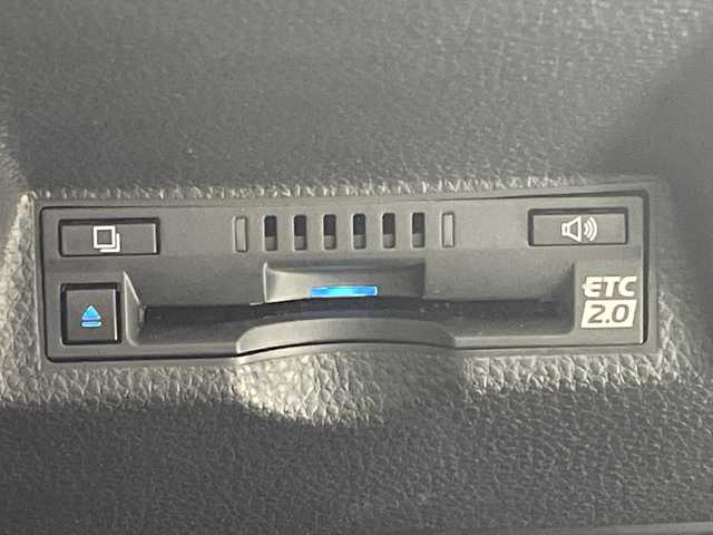 トヨタ ヤリスクロス ハイブリッド Z 神奈川県 2021(令3)年 1.1万km ブラックマイカ/ホワイトパールクリスタルシャイン 2トーン 純正8インチナビ/パノラマビューモニター/トヨタセーフティセンス/ワンオーナー/ETC2.0 /LEDライト/シートヒーター/パワーシート/ドライブレコーダー/追従クルーズコントロール/純正18インチAW/スマートキー/純正フロアマット/ステアリングスイッチ/プッシュスタート/パワーバックドア/オートライト/オートマチックハイビーム/ルーフレール/取扱説明書/保証書/電格格納ミラー/電動パーキングブレーキ/ブレーキオートホールド/プリクラッシュセーフティ/レーンディバーチャーアラート/レーントレーシングアシスト