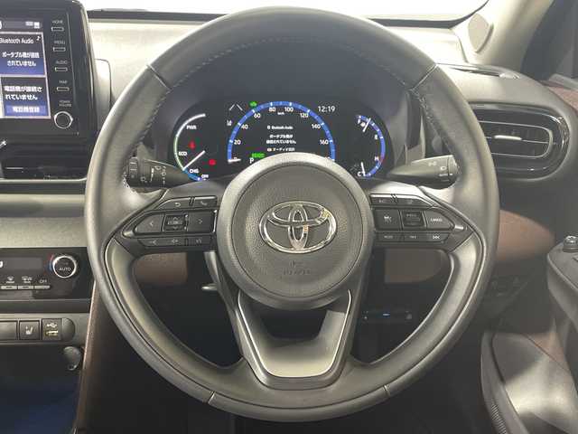 トヨタ ヤリスクロス ハイブリッド Z 神奈川県 2021(令3)年 1.1万km ブラックマイカ/ホワイトパールクリスタルシャイン 2トーン 純正8インチナビ/パノラマビューモニター/トヨタセーフティセンス/ワンオーナー/ETC2.0 /LEDライト/シートヒーター/パワーシート/ドライブレコーダー/追従クルーズコントロール/純正18インチAW/スマートキー/純正フロアマット/ステアリングスイッチ/プッシュスタート/パワーバックドア/オートライト/オートマチックハイビーム/ルーフレール/取扱説明書/保証書/電格格納ミラー/電動パーキングブレーキ/ブレーキオートホールド/プリクラッシュセーフティ/レーンディバーチャーアラート/レーントレーシングアシスト