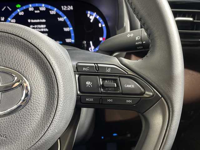 トヨタ ヤリスクロス ハイブリッド Z 神奈川県 2021(令3)年 1.1万km ブラックマイカ/ホワイトパールクリスタルシャイン 2トーン 純正8インチナビ/パノラマビューモニター/トヨタセーフティセンス/ワンオーナー/ETC2.0 /LEDライト/シートヒーター/パワーシート/ドライブレコーダー/追従クルーズコントロール/純正18インチAW/スマートキー/純正フロアマット/ステアリングスイッチ/プッシュスタート/パワーバックドア/オートライト/オートマチックハイビーム/ルーフレール/取扱説明書/保証書/電格格納ミラー/電動パーキングブレーキ/ブレーキオートホールド/プリクラッシュセーフティ/レーンディバーチャーアラート/レーントレーシングアシスト