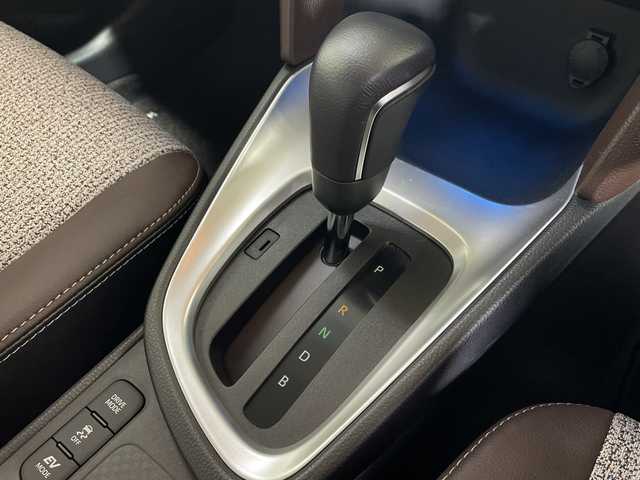 トヨタ ヤリスクロス ハイブリッド Z 神奈川県 2021(令3)年 1.1万km ブラックマイカ/ホワイトパールクリスタルシャイン 2トーン 純正8インチナビ/パノラマビューモニター/トヨタセーフティセンス/ワンオーナー/ETC2.0 /LEDライト/シートヒーター/パワーシート/ドライブレコーダー/追従クルーズコントロール/純正18インチAW/スマートキー/純正フロアマット/ステアリングスイッチ/プッシュスタート/パワーバックドア/オートライト/オートマチックハイビーム/ルーフレール/取扱説明書/保証書/電格格納ミラー/電動パーキングブレーキ/ブレーキオートホールド/プリクラッシュセーフティ/レーンディバーチャーアラート/レーントレーシングアシスト