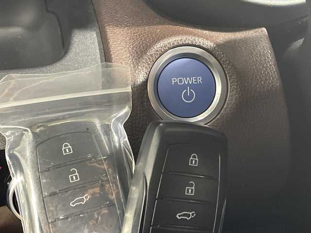 トヨタ ヤリスクロス ハイブリッド Z 神奈川県 2021(令3)年 1.1万km ブラックマイカ/ホワイトパールクリスタルシャイン 2トーン 純正8インチナビ/パノラマビューモニター/トヨタセーフティセンス/ワンオーナー/ETC2.0 /LEDライト/シートヒーター/パワーシート/ドライブレコーダー/追従クルーズコントロール/純正18インチAW/スマートキー/純正フロアマット/ステアリングスイッチ/プッシュスタート/パワーバックドア/オートライト/オートマチックハイビーム/ルーフレール/取扱説明書/保証書/電格格納ミラー/電動パーキングブレーキ/ブレーキオートホールド/プリクラッシュセーフティ/レーンディバーチャーアラート/レーントレーシングアシスト