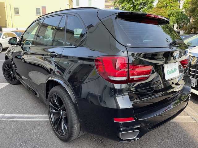 ＢＭＷ Ｘ５ リミテッドブラック 東京都 2018(平30)年 4.3万km サファイアブラックP 110台特別限定車両（シリアル047/110）/インテリジェントセーフティ（詳細は検査員記入欄参照）・アクティブクルーズコントロール/パノラマサンルーフ/アダプティブMサスペンション/ダウンヒルアシストコントロール/ワンオーナー/保証書・取説・Egプッシュスタート/スマートキー×２/革巻きステア・パドルシフト・電動チルト・ステアスイッチ/アイドリングストップ/ドライブモードセレクト/黒レザーシート・前席スポーツシート＆パワーシート/全席シートヒーター/純正HDDナビ・フルセグTV/DVD/CD/AUX/USB/BT/AppleCarPlay/Androidauto/ハーマン/カードン サラウンドサウンドシステム（16スピーカー）/360°ビューカメラ・パークトロニック・パーキングアシスト/ルームミラー型ETC/外前後ドラレコ（セルスター）/純正２０インチアルミ/アダプティブLEDヘッドライト・オートライト・前後フォグ/パワーバックドア/ブラックルーフレール/ソフトクローズドア/AUTOHOLD/トノカバー/H31/R2.3.4.5年度ディーラー記録簿