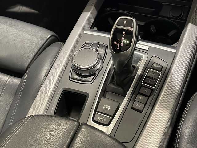 ＢＭＷ Ｘ５ xDrive 35d Mスポーツ 新潟県 2018(平30)年 4.3万km サファイアブラックP X5特別仕様車リミテッドブラック装備110台限定装備/・Mパフォーマンスキドニーグリル（ブラック）/・20インチMライトアロイホイール ダブルスポーク スタイリング/・ダコタレザーシート（ブラック）/・アルミニウムヘキサゴントリム（特別装備）/・電動パノラマガラスサンルーフ/・リアシートヒーティング/・ソフトクローズドア/・12V電源ソケット/・アダプティブLEDヘッドライト/・harman/kardonサラウンドサウンドシステム/・Mパフォーマンスアルミニウムペダル/・BMWヘッドアップ・ディスプレイ/・専用バッジ（シリアルナンバー入り100/47）/標準装備/・パークディスタンスコントロール/・360度カメラ/・アダプティブクルーズコントロール/・ダウンヒルアシストコントロール/・レーンキープアシスト/・前後シートヒーター/スペアキー/保証書/取扱説明書