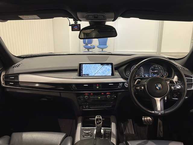 ＢＭＷ Ｘ５ xDrive 35d Mスポーツ 新潟県 2018(平30)年 4.3万km サファイアブラックP X5特別仕様車リミテッドブラック装備110台限定装備/・Mパフォーマンスキドニーグリル（ブラック）/・20インチMライトアロイホイール ダブルスポーク スタイリング/・ダコタレザーシート（ブラック）/・アルミニウムヘキサゴントリム（特別装備）/・電動パノラマガラスサンルーフ/・リアシートヒーティング/・ソフトクローズドア/・12V電源ソケット/・アダプティブLEDヘッドライト/・harman/kardonサラウンドサウンドシステム/・Mパフォーマンスアルミニウムペダル/・BMWヘッドアップ・ディスプレイ/・専用バッジ（シリアルナンバー入り100/47）/標準装備/・パークディスタンスコントロール/・360度カメラ/・アダプティブクルーズコントロール/・ダウンヒルアシストコントロール/・レーンキープアシスト/・前後シートヒーター/スペアキー/保証書/取扱説明書