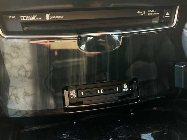 トヨタ クラウン ハイブリッド アスリートG 埼玉県 2016(平28)年 9.8万km 黒 ドラレコ　/バックカメラ　/純正メーカーナビ(CD/DVD/FM/AM/Bluetooth/VTR/AUX/USB/SD)　/ETC/ステアリングスイッチ　/プッシュスタート　/クルコン追　/TRC　/オートライト　/オートハイビーム　/電格ミラー　/パワーシート・シートヒーター・エアシート(D/N)　/イモビライザー　/パーキングセンサー　/BSM/ステアリングヒーター/PCS/LEDライト/ISOFIX/純正フロア/後席・ハッチサンシェード