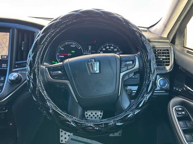 トヨタ クラウン ハイブリッド アスリートG 埼玉県 2016(平28)年 9.8万km 黒 ドラレコ　/バックカメラ　/純正メーカーナビ(CD/DVD/FM/AM/Bluetooth/VTR/AUX/USB/SD)　/ETC/ステアリングスイッチ　/プッシュスタート　/クルコン追　/TRC　/オートライト　/オートハイビーム　/電格ミラー　/パワーシート・シートヒーター・エアシート(D/N)　/イモビライザー　/パーキングセンサー　/BSM/ステアリングヒーター/PCS/LEDライト/ISOFIX/純正フロア/後席・ハッチサンシェード