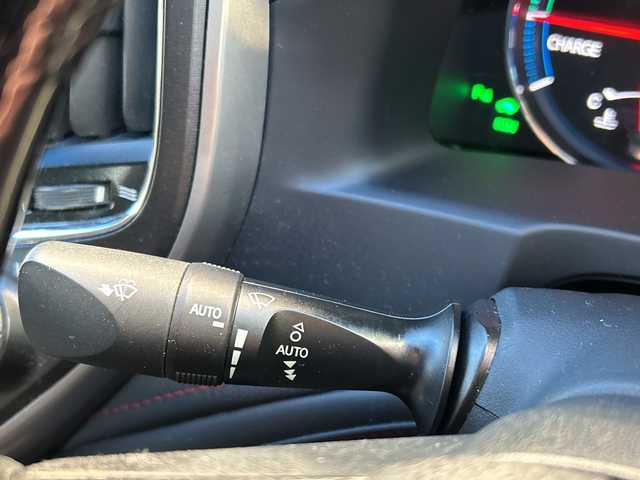 トヨタ クラウン ハイブリッド アスリートG 埼玉県 2016(平28)年 9.8万km 黒 ドラレコ　/バックカメラ　/純正メーカーナビ(CD/DVD/FM/AM/Bluetooth/VTR/AUX/USB/SD)　/ETC/ステアリングスイッチ　/プッシュスタート　/クルコン追　/TRC　/オートライト　/オートハイビーム　/電格ミラー　/パワーシート・シートヒーター・エアシート(D/N)　/イモビライザー　/パーキングセンサー　/BSM/ステアリングヒーター/PCS/LEDライト/ISOFIX/純正フロア/後席・ハッチサンシェード