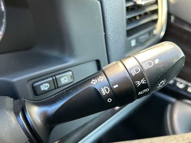 トヨタ クラウン ハイブリッド アスリートG 埼玉県 2016(平28)年 9.8万km 黒 ドラレコ　/バックカメラ　/純正メーカーナビ(CD/DVD/FM/AM/Bluetooth/VTR/AUX/USB/SD)　/ETC/ステアリングスイッチ　/プッシュスタート　/クルコン追　/TRC　/オートライト　/オートハイビーム　/電格ミラー　/パワーシート・シートヒーター・エアシート(D/N)　/イモビライザー　/パーキングセンサー　/BSM/ステアリングヒーター/PCS/LEDライト/ISOFIX/純正フロア/後席・ハッチサンシェード